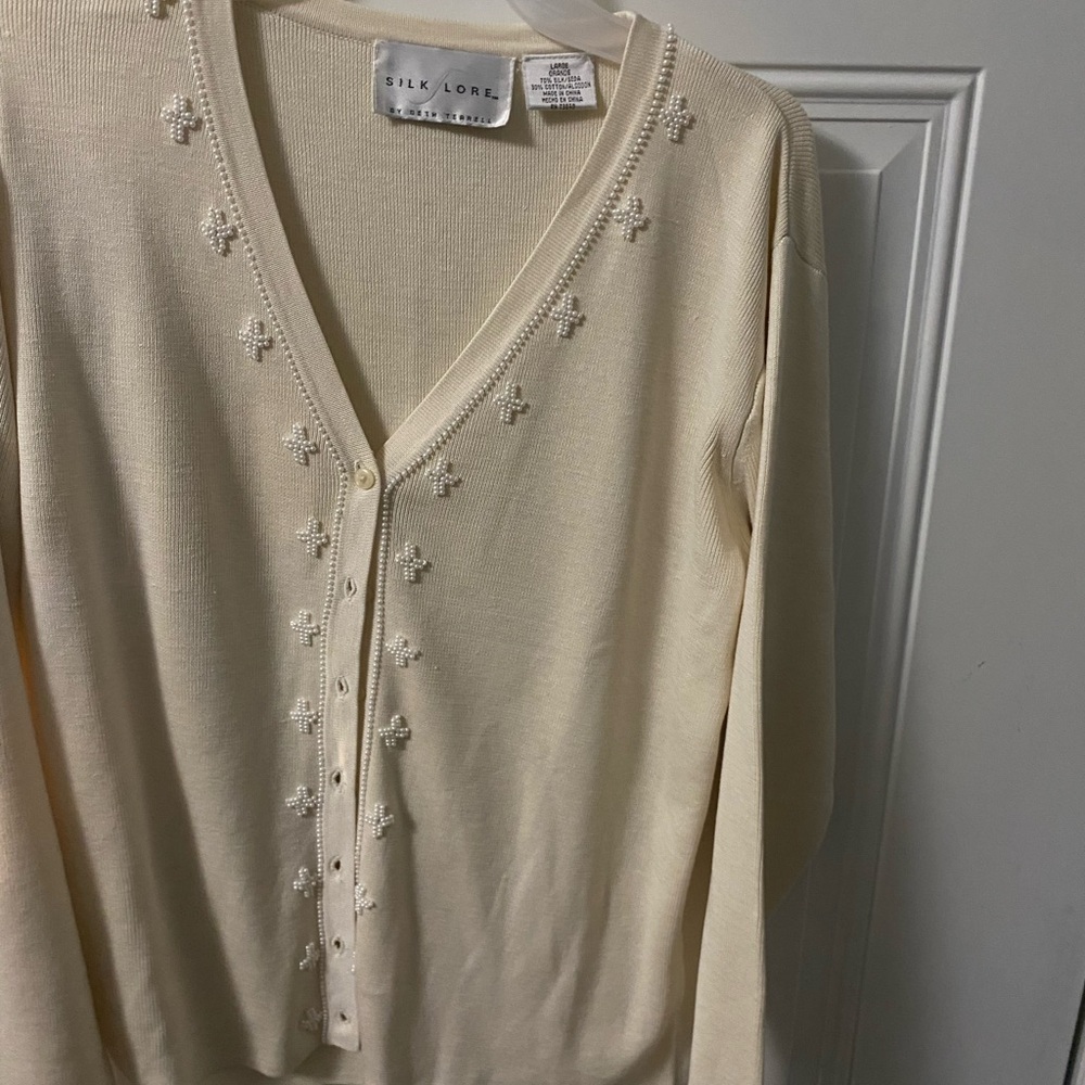 Ladies Silk Lore 70% Silk Sweater S/Lg tan with beautiful pearl embellishment